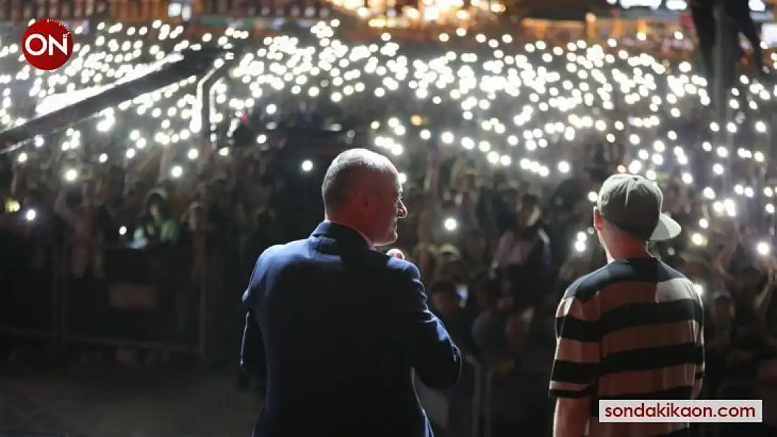 Ünlü rapçi Ceza, Gemlik'te fırtına gibi esti