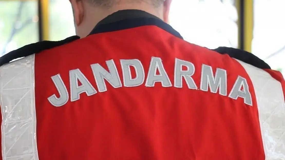 Uyuşturucu kullanırken jandarmaya suçüstü yakalandı