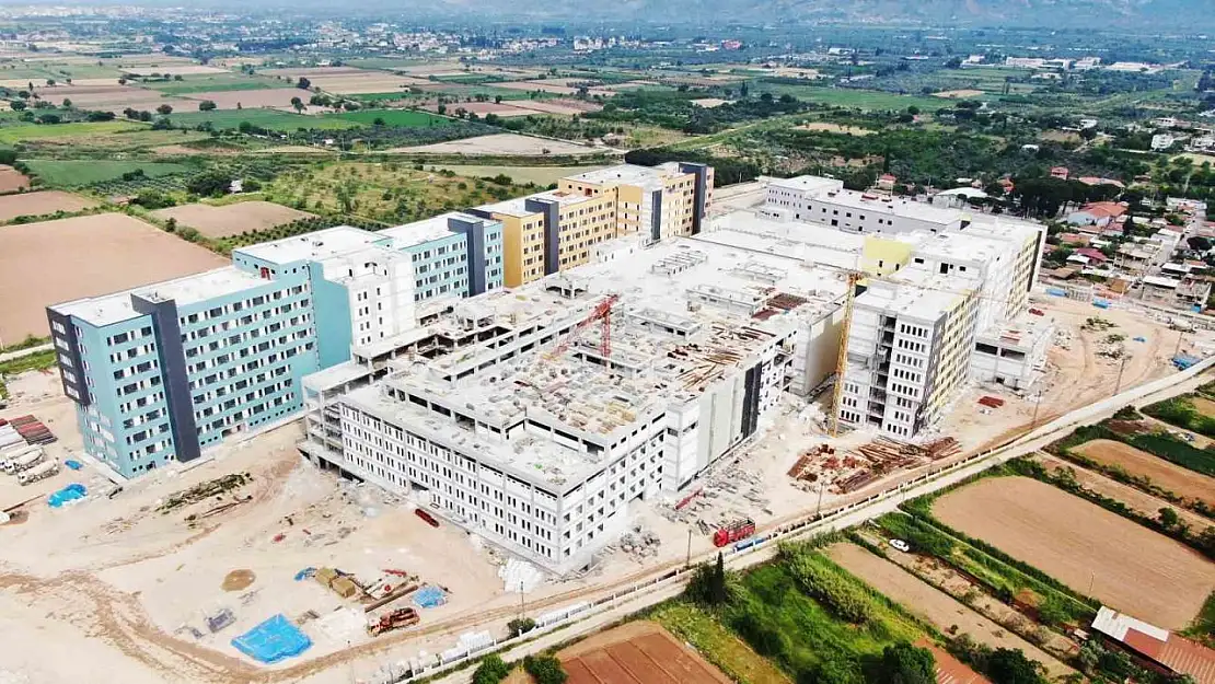 Vali Aksoy yapımı devam eden Aydın Şehir Hastanesi'nde incelemelerde bulundu