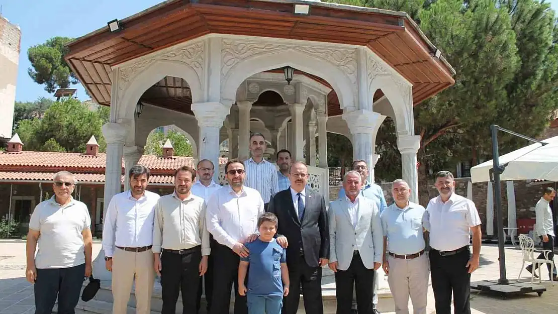 Vali Canbolat, Nasuh Paşa Külliyesi'nde öğrencilerle bir araya geldi