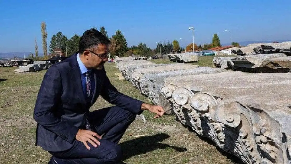 Vali Çelik: 'Aizanoi Antik Kenti'nin tüm ihtişamı ve görkemiyle gün yüzüne çıkarıldı'