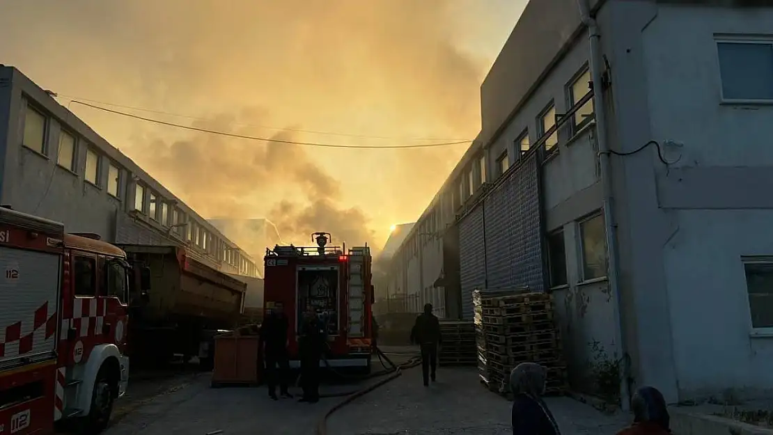 Vali Işın, fabrika yangını sonrası incelemelerde bulundu