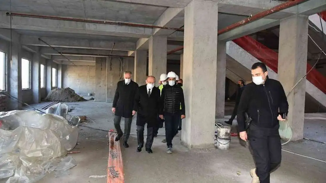Vali Karadeniz, İnşaatı Devam Eden Okullarda İncelemelerde Bulundu