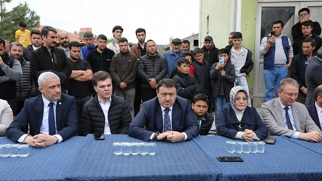 Vali Musa Işın ve milletvekillerinden deprem üssü Simav Yemişli köyüne geçmiş olsun ziyareti