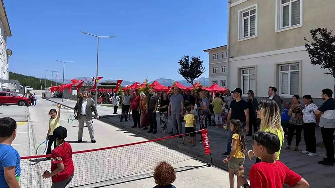 Vali Tavlı depremzede aileler ile Bayram şenliğinde bir araya geldi