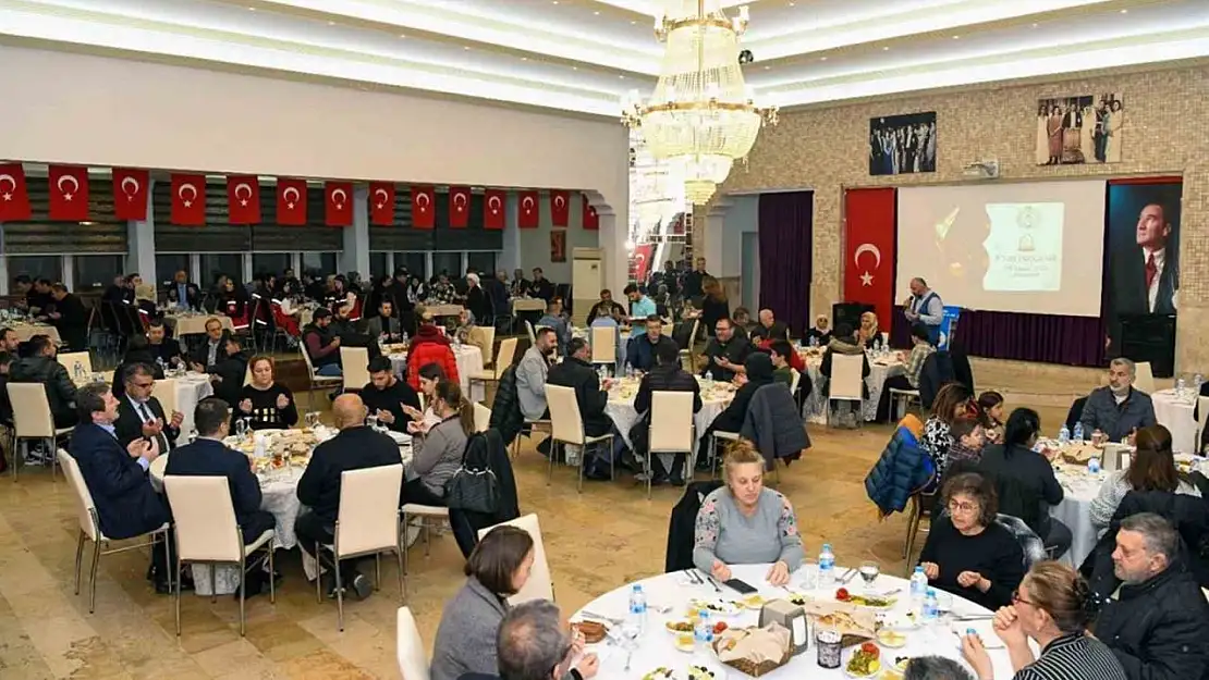 Vali Tavlı Roman vatandaşlarla iftarda bir araya geldi