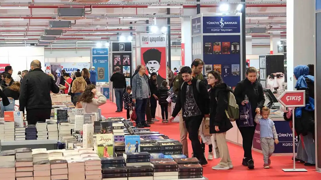 Vatandaşlardan Aydın Büyükşehir'in Kitap Fuarı'na yoğun ilgi