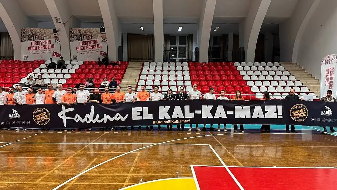 Voleybol maçında Jandarmadan Kadına Şiddet farkındalığı