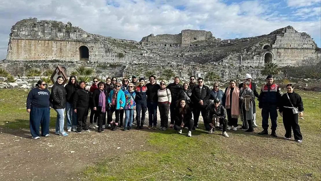 Yabancı turistlere Jandarmadan doğa sevgisi