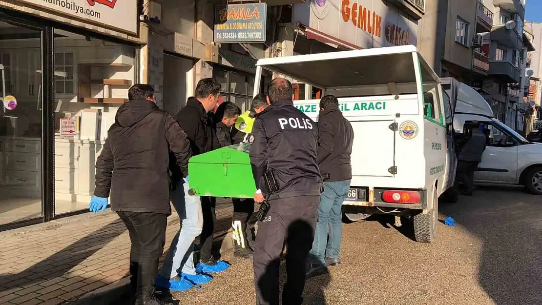 Yabancı uyrukluların kaldığı evde bıçaklı kavga: 1 ölü, 2 yaralı