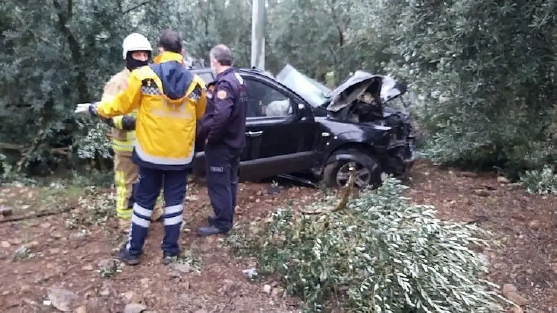 Yağışla gelen ölüm...Taklalar atarak zeytin bahçesine uçtu