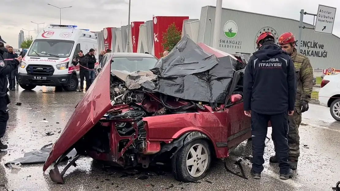 Yağmurda kontrolden çıkan Tofaş, ters şeride girdi : 2 ölü 1 yaralı