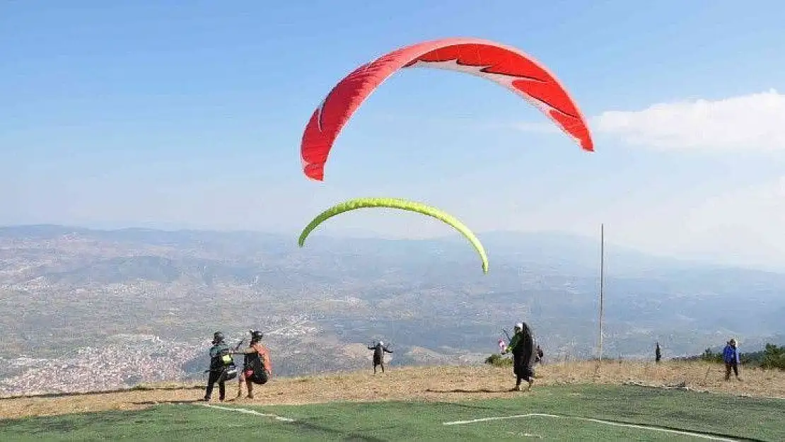 Yamaç paraşütü pilotları Kestane Dağı'nda buluştu