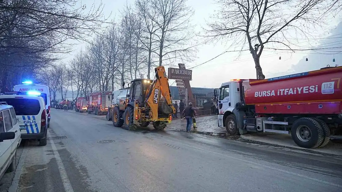 Yangın bölgesinde güvenlik önlemi alan polise saldırı