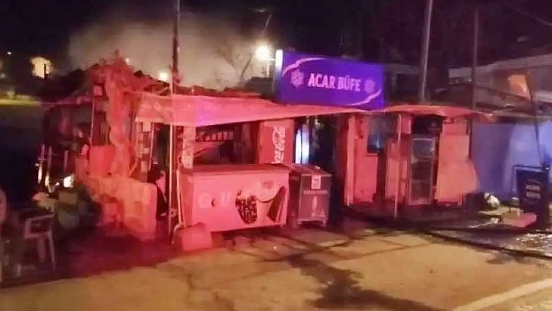 Yangında büfe kül oldu