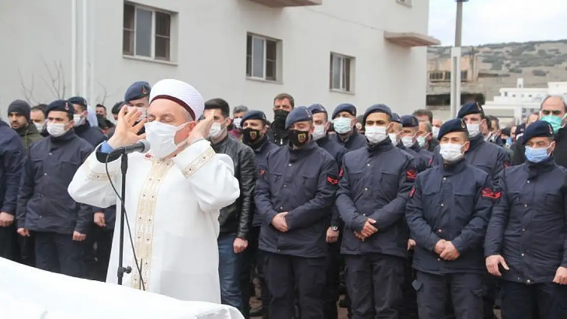 Yangında ölen uzman çavuş için gıyabi cenaze namazı kılındı