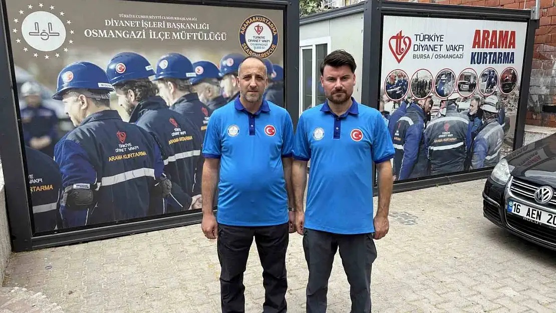 Yangınla mücadele arasında araç üzerinde namazını kılan kahramanlar İHA'ya konuştu