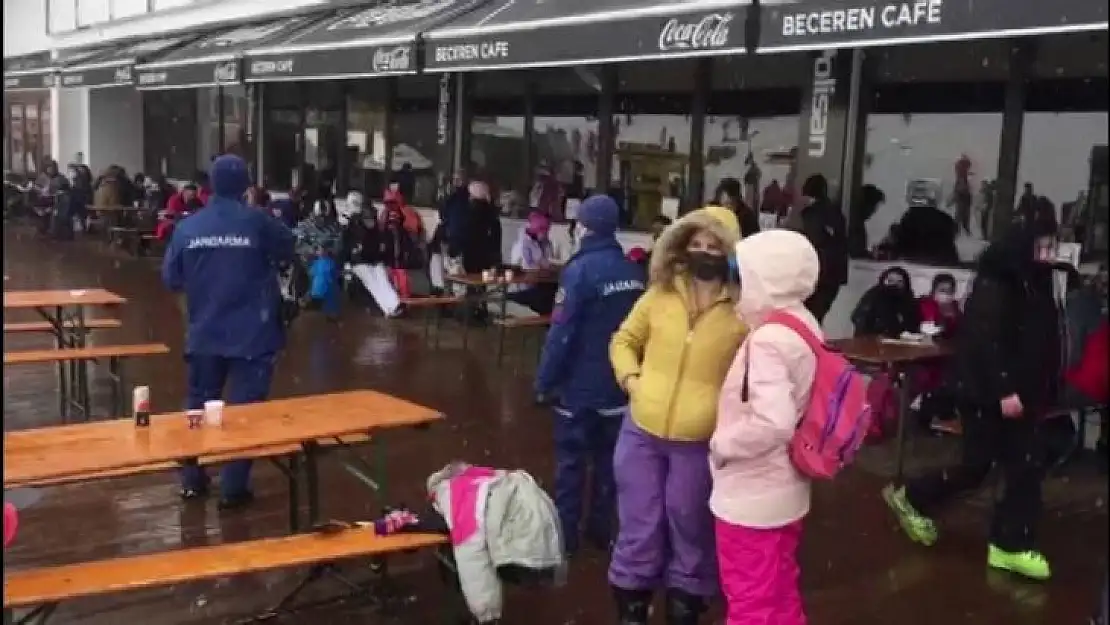 Yasaklar kalkınca dolup taşan Uludağ'da Jandarma'dan denetim