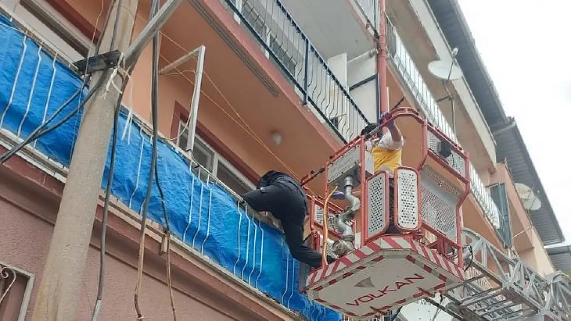 Yaşlı kadının imdadına itfaiye yetişti