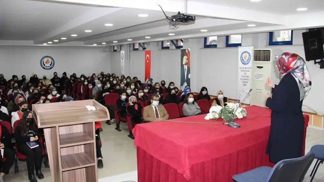 Yazarlar okullarda öğrencilerle buluşuyor
