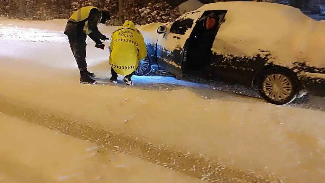 Yenice-Çan karayolunda zincirsiz ve kar lastiği olmayan araçlara izin verilmiyor