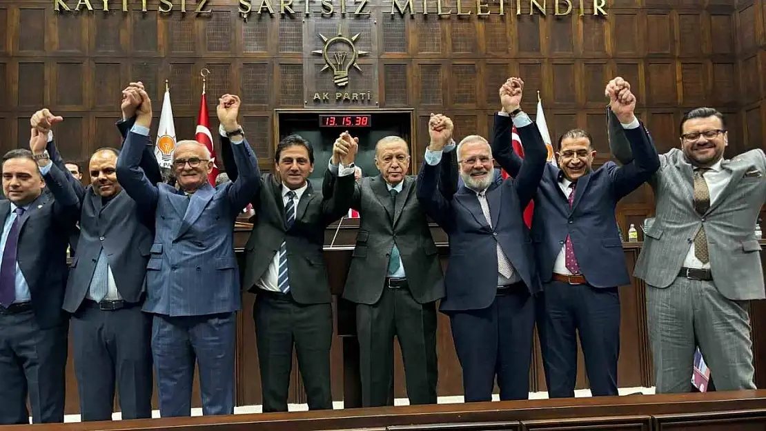 Yeniden Refah Partisi'nden istifa eden belediye başkanı AK Parti'ye katıldı