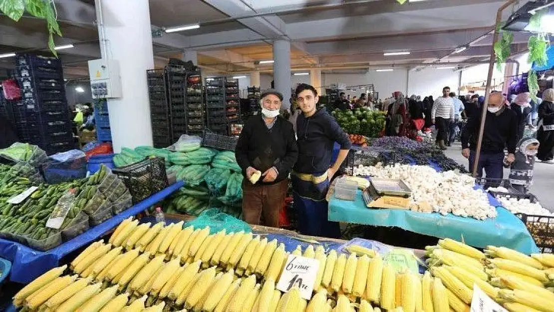 Yenidoğan Kapalı Pazarında ilk alışveriş heyecanı