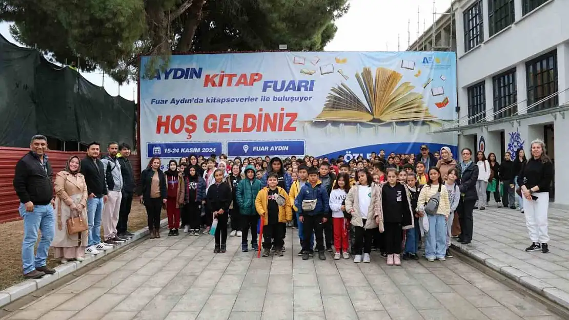 Yenipazar Belediyesi'nden ilçede yaşayan vatandaşlara kitap fuarı gezisi