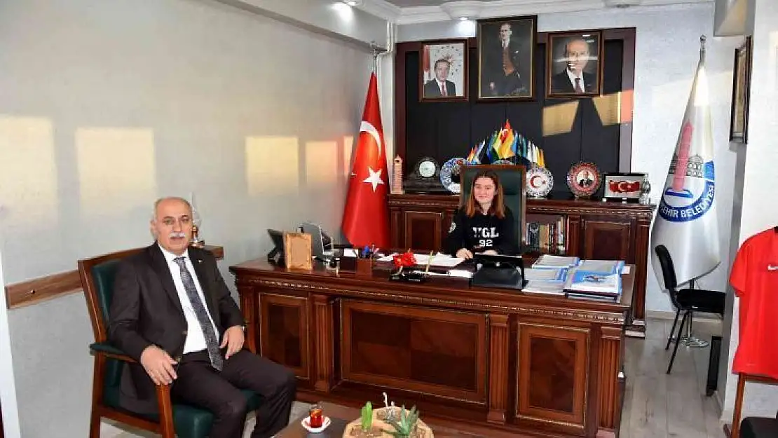 Yenişehir'e liseli başkan