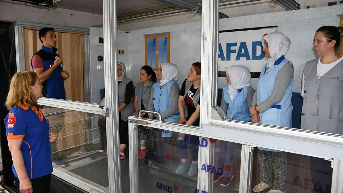 Yeşimliler muhtemel depremi AFAD tırında deneyimledi