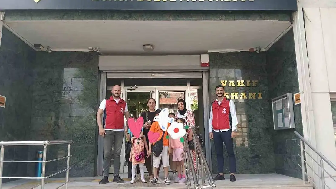 Yetim çocuklara bayramda giyim desteği