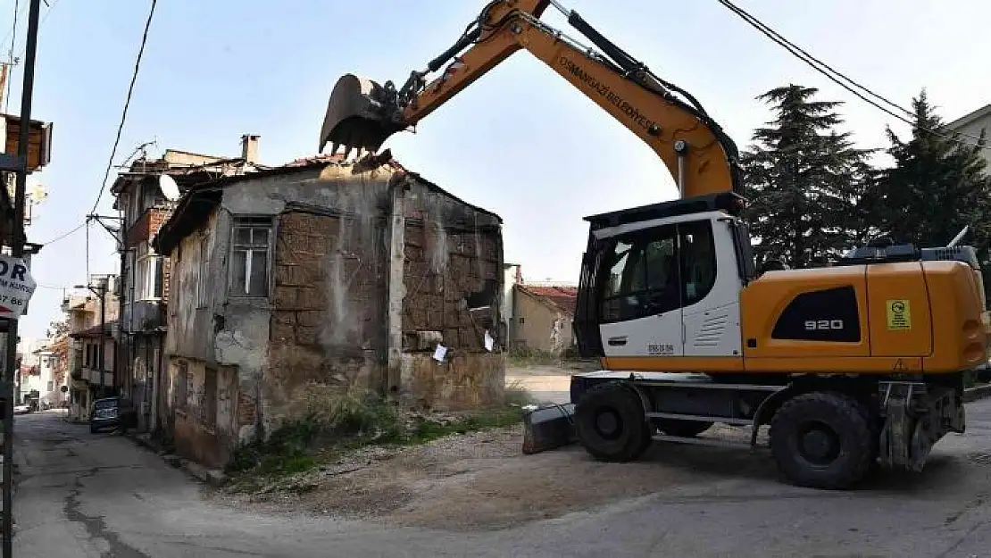 Yıkılan metrûk bina sayısı yüzü geçti