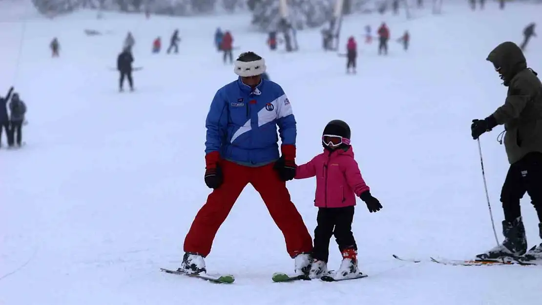 Yılbaşı öncesi Uludağ'da pistler doldu taştı