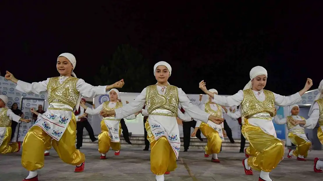 Yıldırım 'da 'Erguvan Zamanı' coşkusu