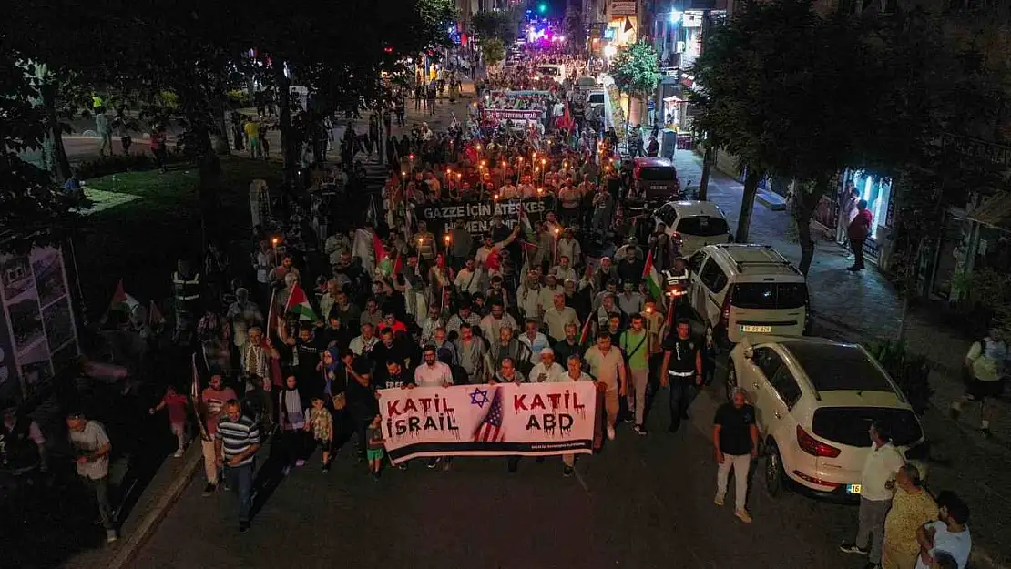 Yıldırım'da Filistin için meşaleli yürüyüş