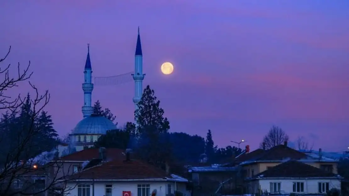 Yılın ilk dolunayı Kazdağları'nda görüntülendi