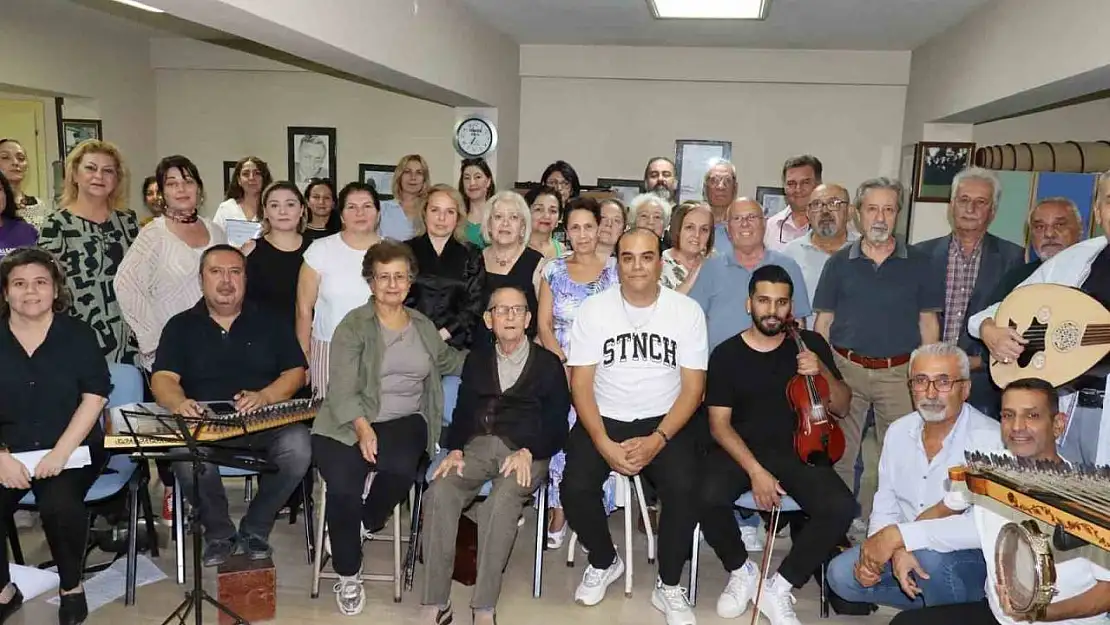 Yıllar sonra yeniden koro ve saz ekibine şeflik yaptı