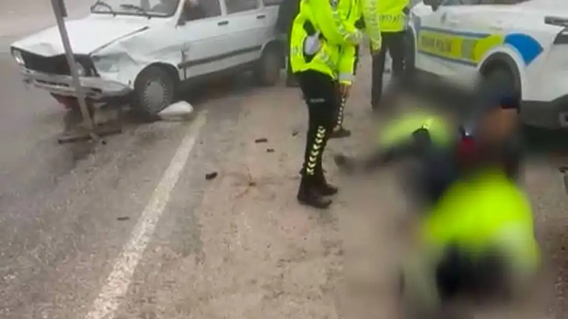 Yoğun siste otomobil polis aracına çarptı: 3 polis yaralı