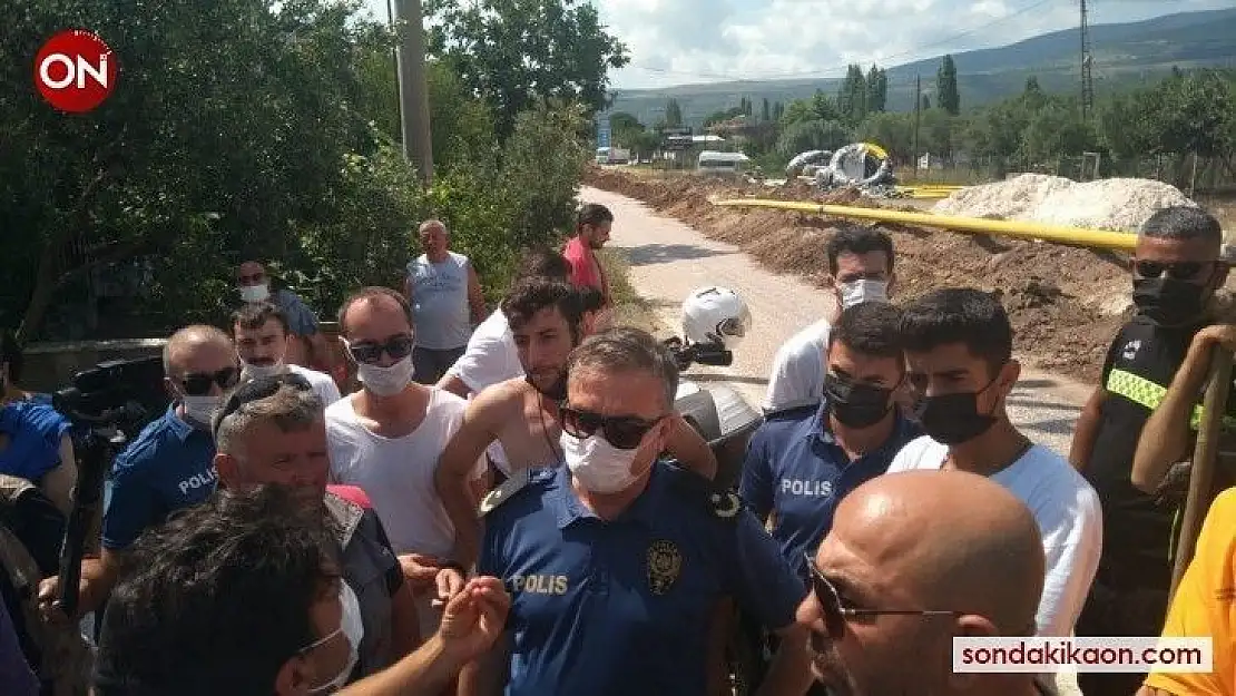 Yol çalışmasına kızan turizmciler eylem yaptı
