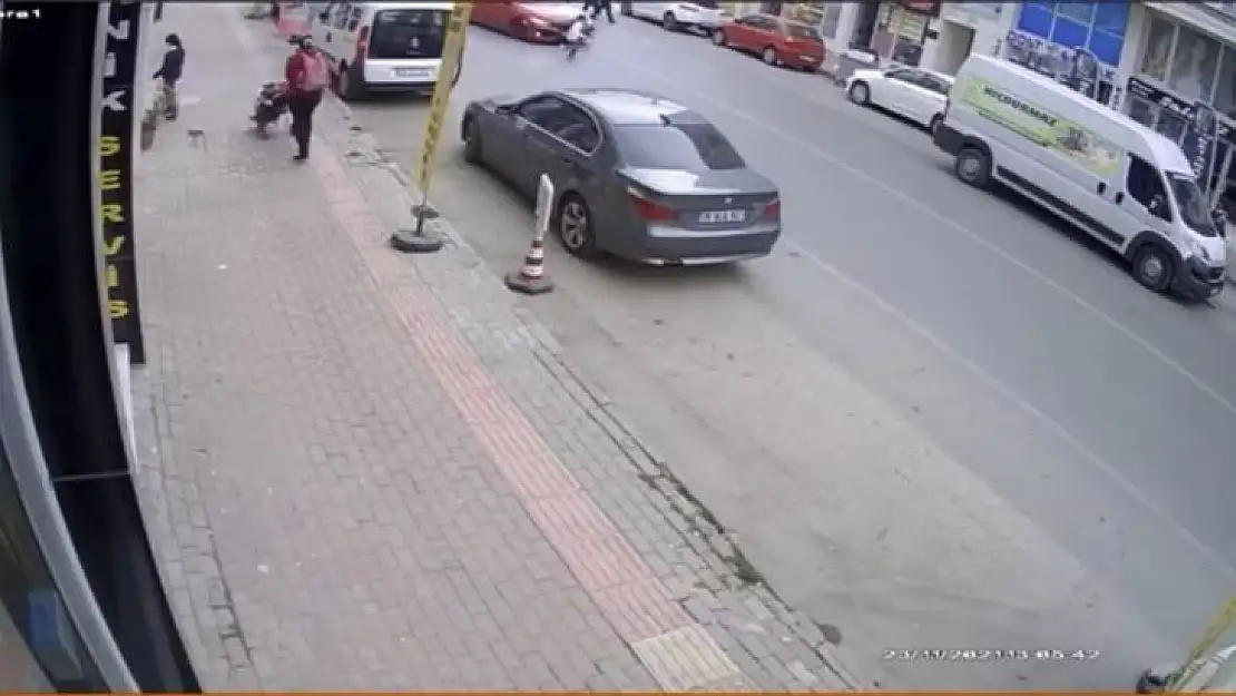 Yola fırlayan çocuk otomobilin altında böyle kaldı