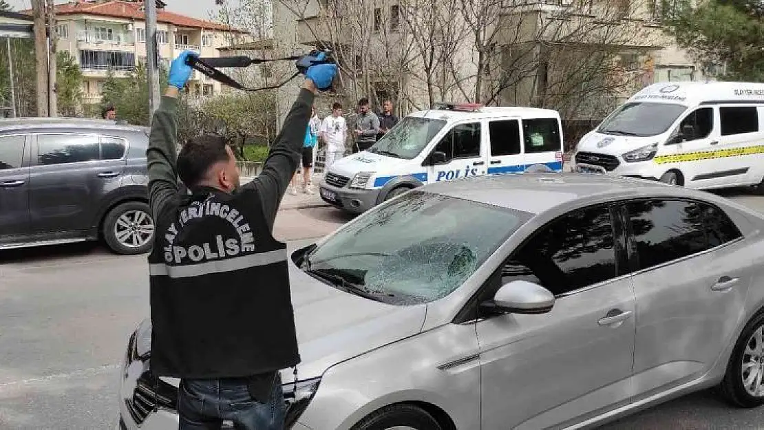 Yola ilk adımını attığı esnada otomobilin çarptığı eczaneci ağır yaralandı