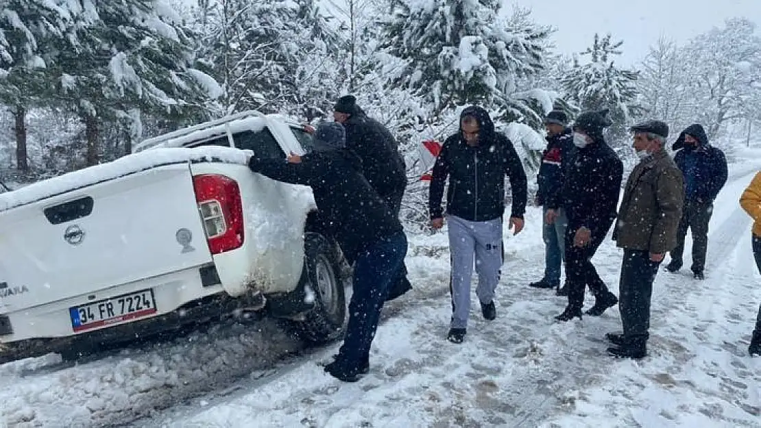 Yolda kalan sürücülerin yardımına jandarma yetişti