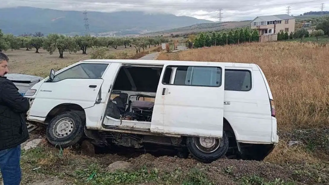 Yoldan çıkan minibüs devrildi: 4 yaralı