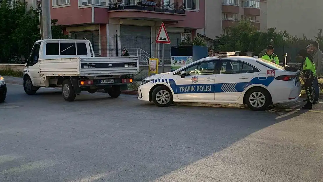 Yolun karşısına geçerken kamyonetin çarptığı kadın yaralandı