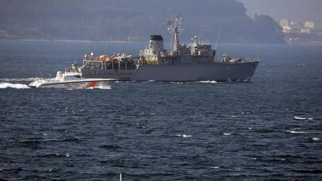 Yunan mayın tarama gemisi Çanakkale Boğazı'ndan geçti