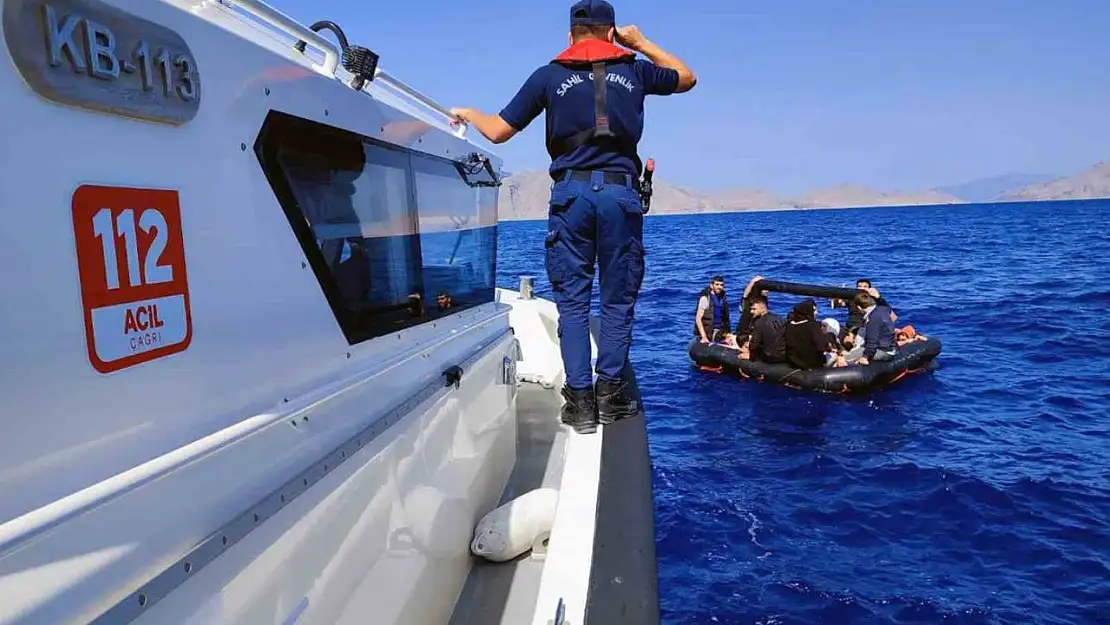 Yunanistan'ın geri ittiği 20 düzensiz göçmen kurtarıldı