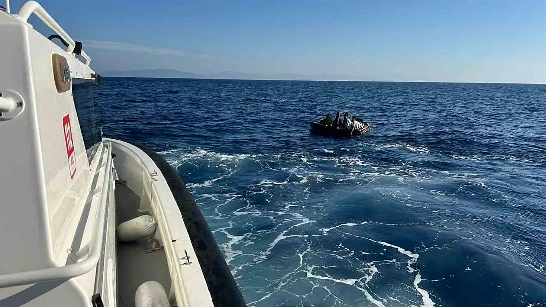 Yunanistan'ın geri ittiği 23 düzensiz göçmen kurtarıldı