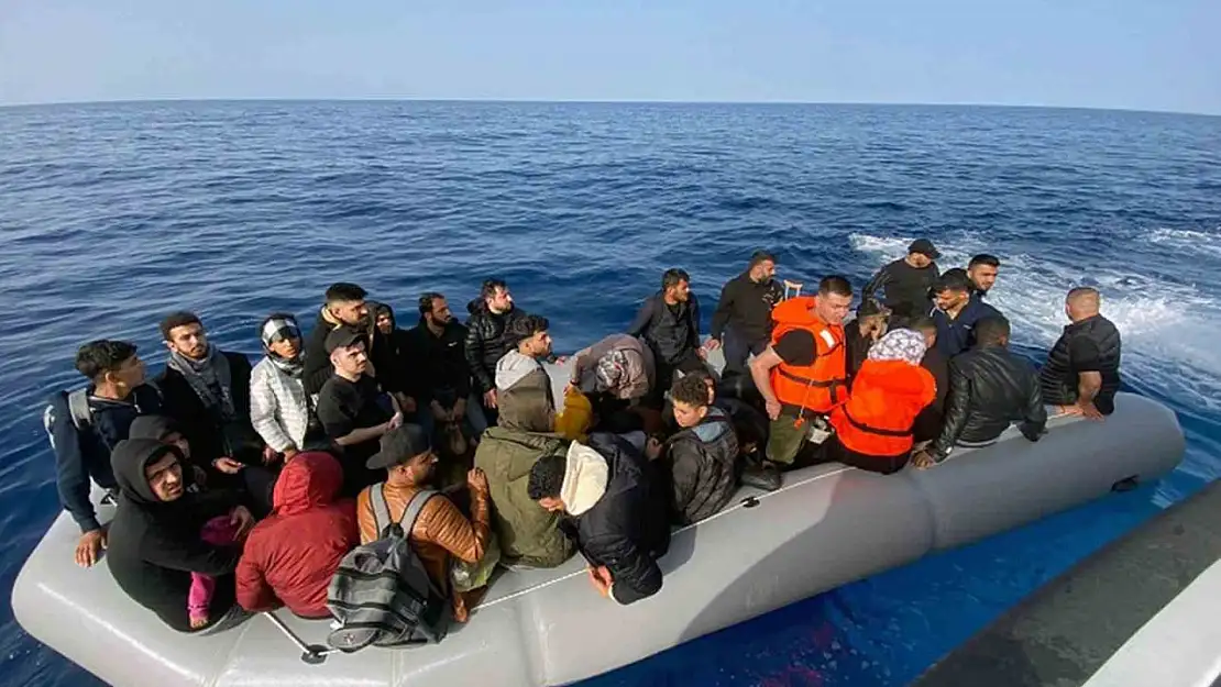 Yunanistan'ın geri ittiği 33 düzensiz göçmen kurtarıldı