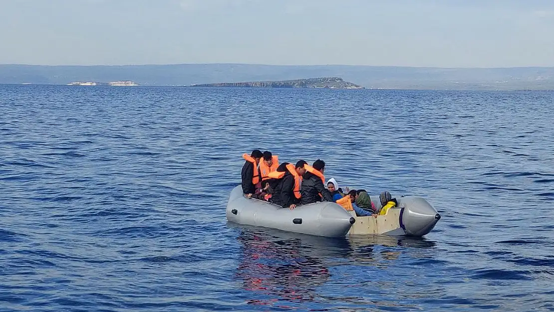 Yunanistan unsurları geri itiyor, Sahil Güvenlik kurtarıyor