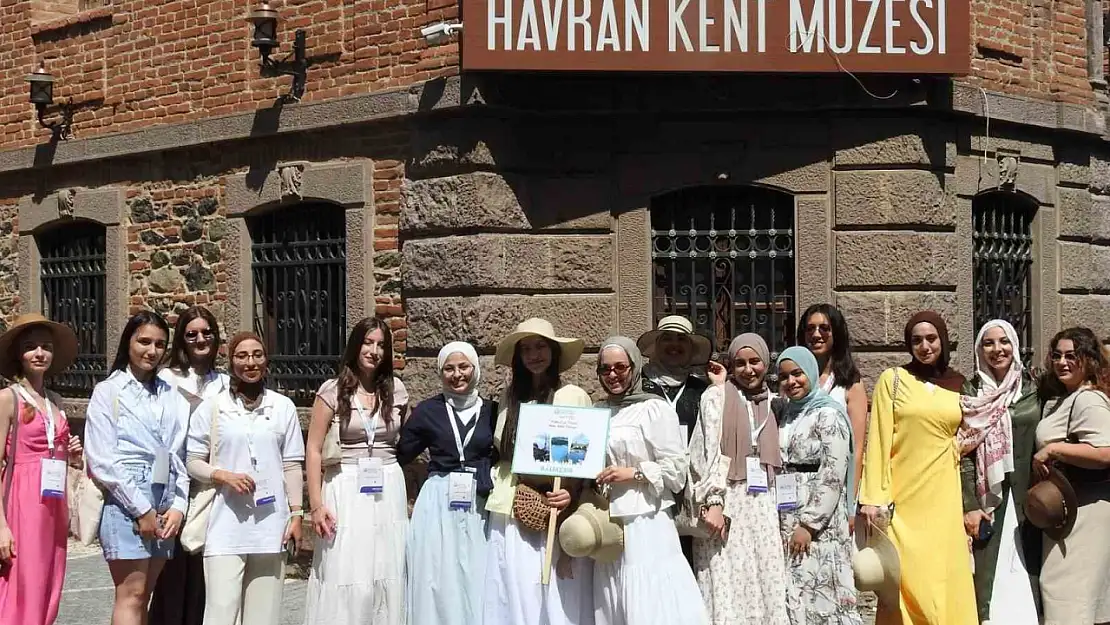 Yunus Emre Enstitüsü 'Türkçe Yaz Okulu' Balıkesir'de tamamlandı